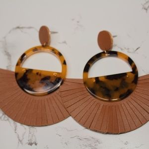 ♡ NWOT Charming Charlie Leopard Statement Earrings